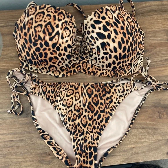 Victoria’s Secret leopard push-up bikini - Picture 1 of 4